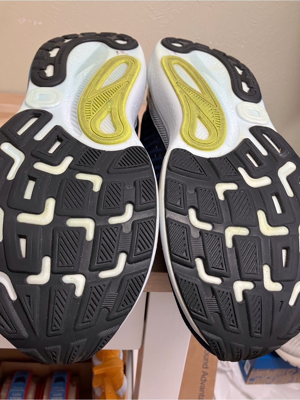 Brooks Women's Adrenaline GTS24 - Picture 10 of 14